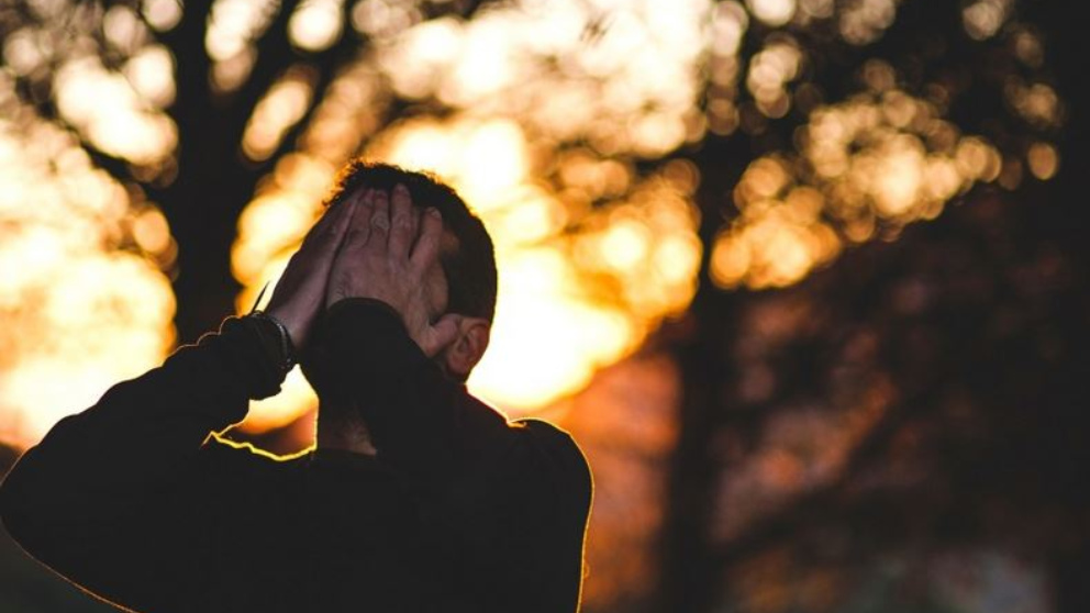 Una persona con trastorno obsesivo compulsivo.