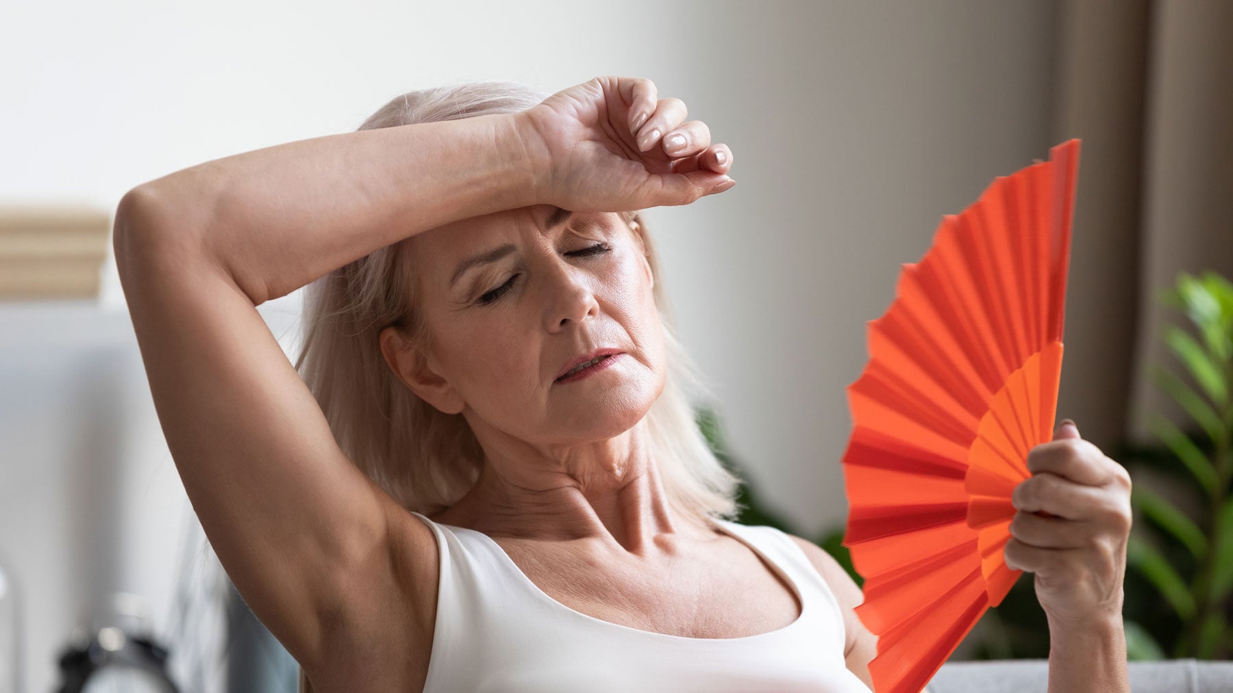 Durante la menopausia disminuye la producción de hormonas femeninas.