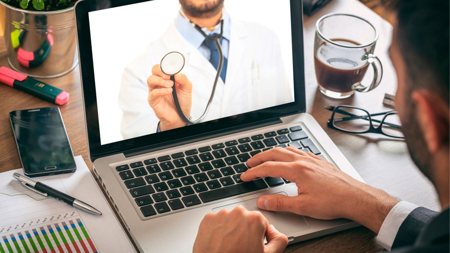 La telemedicina es una opción que crece cada año en el tramo de personas de edad avanzada.
