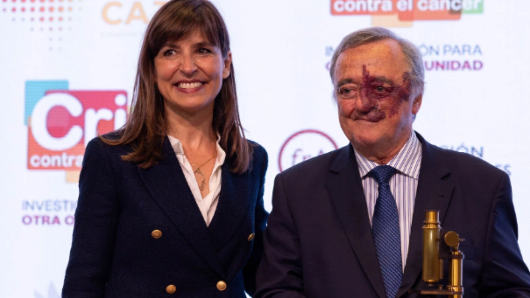 Lola Manterola, presidenta de Cris Contra el Cáncer y Mariano Barbacid.