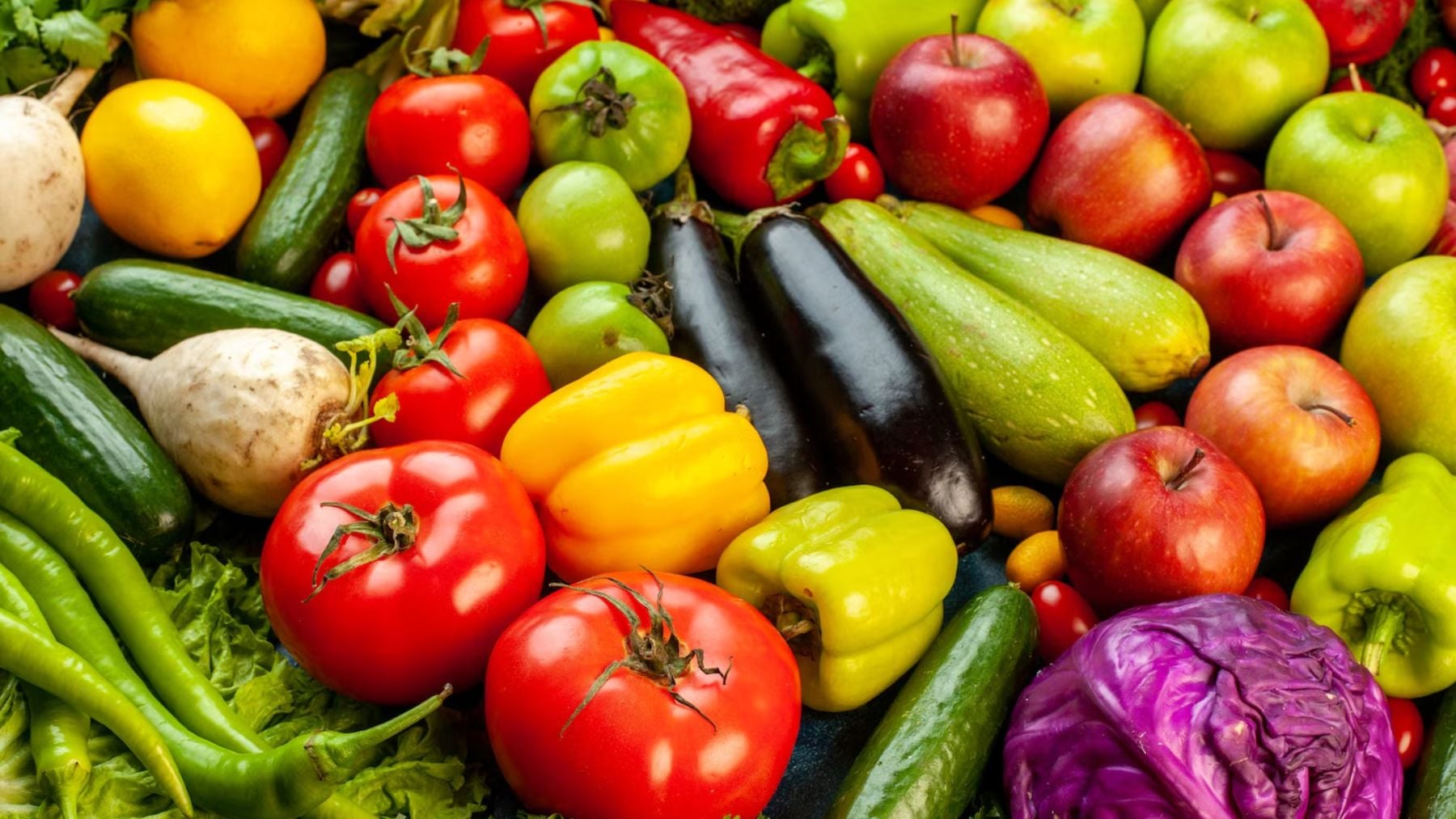 Los expertos de Estados Unidos confirman que el 63% de los alimentos más consumidos en 2026 contienen pesticidas eternos. (Foto: Freepik)