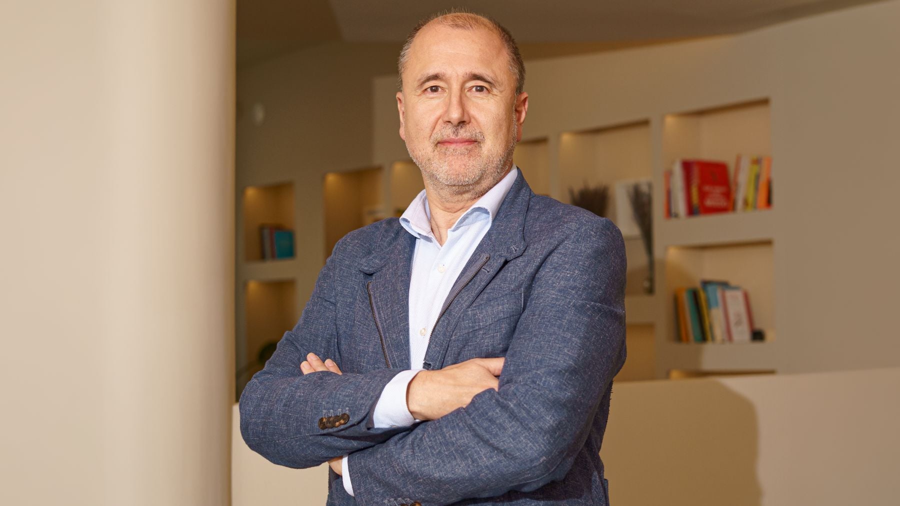 Dr. José Vigaray.